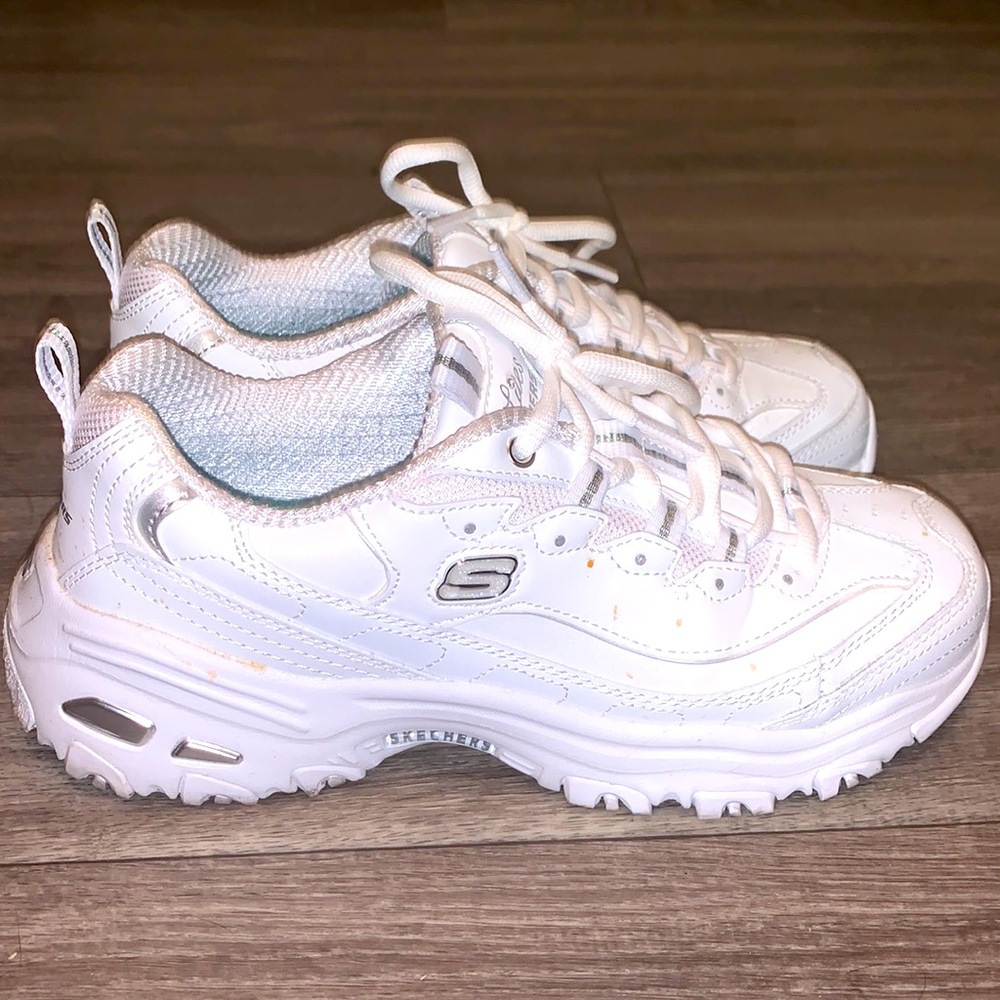 Skechers D’Lites Size 7 Women’s White Sneakers